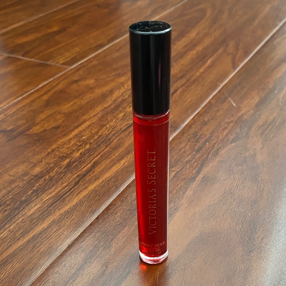 Victoria's Secret Red Rollerball eau de parfum